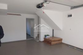 Kragujevac - Šumarice - 250m2+6,3ara ID#17212, Kragujevac - grad, Casa