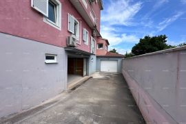 Stan Prodaje se stan sa garažom u Rovinju, Rovinj, Appartement