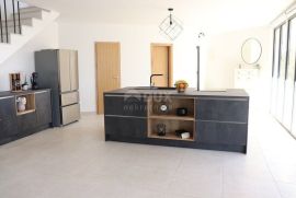 OTOK KRK, POLJICA (okolica) - Moderna vila 4S+DB, bazen, roštilj, parking, Krk, House