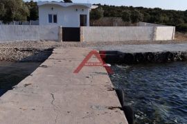 OTOK BABAC KOD TURNJA, Sveti Filip I Jakov, Σπίτι