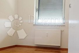 Nekorišten Trosoban stan dvostrane orijentacije u srcu Španskog!, Stenjevec, Apartamento