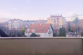 Trosoban stan dvostrane orijentacije u srcu Španskog!, Stenjevec, Appartment