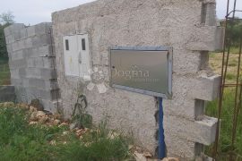 Zemljište s građevinskom dozvolom za obiteljsku kuću, Marčana, Γη