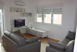 PRILIKA! Villa s 3 apartmana - 100m od mora, Novalja, Ev