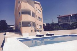 PRILIKA! Villa s 3 apartmana - 100m od mora, Novalja, Σπίτι