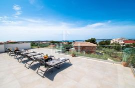Fažana villa  300m2 ,krovna terasa 50m2 sa pogledom na more i Brijune, Fažana, House