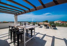 Fažana villa  300m2 ,krovna terasa 50m2 sa pogledom na more i Brijune, Fažana, House