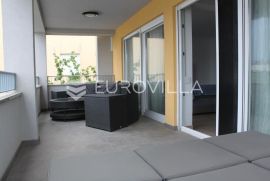 Zadar, Preko prekrasna vila s apartmanima prvi red do mora NKP 344 m2, Preko, Ev