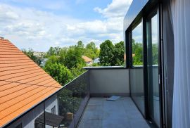 Atraktivan četverosoban stan s garažom i parkingom - širi centar Osijeka, Osijek, Apartamento