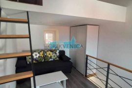 Baška, apartman 50 metara od mora, Baška, Appartement