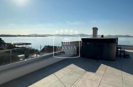 Diklo - penthouse krovna terasa sauna jacuzzi! 650000€, Zadar, Stan