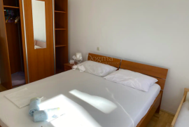 SNIŽENO! Odličan apartman samo 150 m od mora, Supetar, Appartement