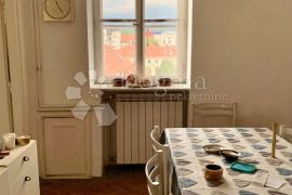 Povoljan stan u Vodnikovoj, Donji Grad, Apartamento