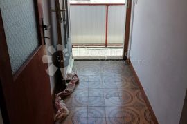 ŠIBENIK, kuća s dva stana i prostranim dvorištem, Šibenik, House