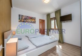 Istra, Rovinj, prekrasna kuća sa bazenom i prostranom okućnicom, Rovinj, House