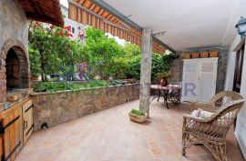 Komforan 3-soban + DB, s vrtom i velikom okućnicom, 106 m2, prodaja, Split, Διαμέρισμα