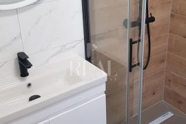 CRIKVENICA-LUKSUZAN STAN SA POGLEDOM, 3S+DB, DVA BALKONA I PARKIRNA MJESTA, Crikvenica, Appartment