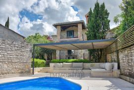 U mirnom mjestu 20km od Poreča prodaje se prekrasna renovirana kamena kuća sa bazenom, Poreč, Casa