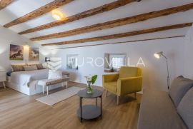 Istra, Rovinj, stan u centru s pogledom na more, 41km2, Rovinj, Appartment