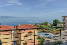 OPATIJA, CENTAR – vrhunski stan u novoj gradnji s namještajem, panoramskim pogledom, garaža, lift, bazen, Opatija, شقة