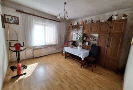 Zaprešić, samostojeća kuća 85 m2 sa okućnicom 580 m2 i garažom., Zaprešić, Casa