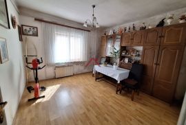 Zaprešić, samostojeća kuća 85 m2 sa okućnicom 580 m2 i garažom., Zaprešić, Kuća
