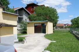 Zaprešić, samostojeća kuća 85 m2 sa okućnicom 580 m2 i garažom., Zaprešić, Casa