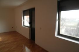 Prodajem kucu u Kraljevu, Kraljevo, House