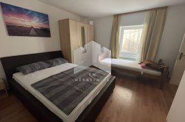 Novi Vinodolski, kuća s tri apartmana, Novi Vinodolski, بيت