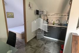 Novi Vinodolski, kuća s tri apartmana, Novi Vinodolski, Casa