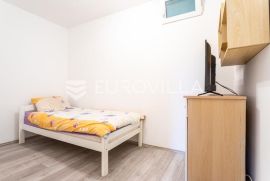 Split, Pujanke, jednosoban stan s potencijalom, Split, Apartamento