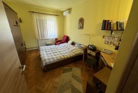 Kuća sa tri stana na odličnoj lokaciji, Medulin, Istra, Medulin, Haus
