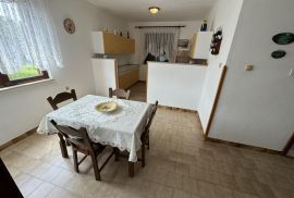 Kuća sa tri stana na odličnoj lokaciji, Medulin, Istra, Medulin, Famiglia