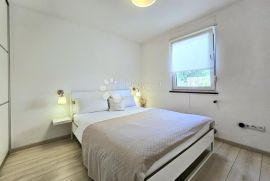 Apartmanska kuća (4 jedinice) spremna za turizam, Novigrad, Дом