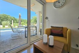 Apartmanska kuća (4 jedinice) spremna za turizam, Novigrad, House