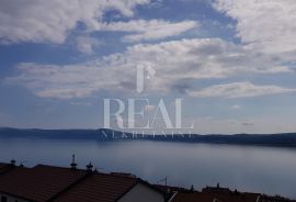 CRIKVENICA-LUKSUZAN STAN U POTKROVLJU, 3S+DB, DVA PARKIRNA MJESTA I PREKRASAN POGLED, Crikvenica, Appartment