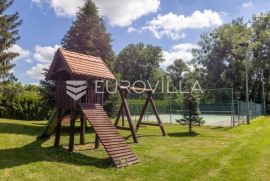 Osijek, okolica, prekrasna vikendica sa teniskim terenom i dječijim igralištem, Petrijevci, House