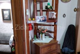 Zemunski Kej, Masarikov Trg, prodaja dva stana, Zemun, Διαμέρισμα