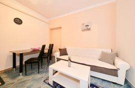 Apartmanska kuća nedaleko mora, Umag, Istra, Umag, Maison