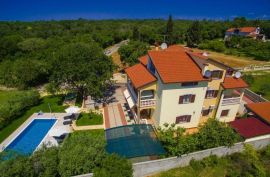 Apartmanska kuća nedaleko mora, Umag, Istra, Umag, Σπίτι