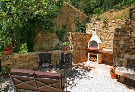 ISTRA, OPRTALJ - Istarska kamena kuća s pogledom na Motovun, Oprtalj, Casa