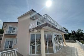 Villa 700m2 sa bazenom i teniskim terenom, Crikvenica, Famiglia