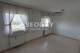 Novi Beograd, Blok 44,  (TC Piramida)  -  Gandijeva, 3.0, 73m2, Novi Beograd, Stan