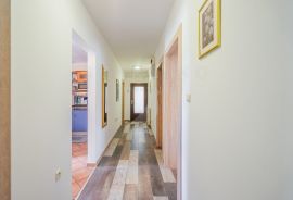 KUĆA, PRODAJA, HRVATSKI LESKOVAC, 384 M2 na parceli od  1145 m2, Novi Zagreb - Zapad, Famiglia