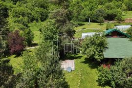 Vikend kuća sa uređenim zemljištem od 1000m2 Ilovice Trnovo prodaja, Trnovo, Kuća