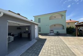 Obiteljska kuća nedaleko mora, Valbandon, Istra, Fažana, Haus