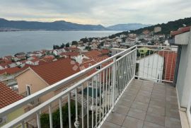 Prodaje se kuća na Čiovu - Savršena prilika za investiciju!, Trogir, Ev