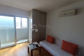 Garsonjera 32m2 u centru Pule (novogradnja + parking), Pula, Appartement