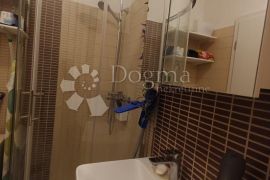 Garsonjera 32m2 u centru Pule (novogradnja + parking), Pula, Appartement