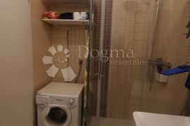 Garsonjera 32m2 u centru Pule (novogradnja + parking), Pula, Wohnung